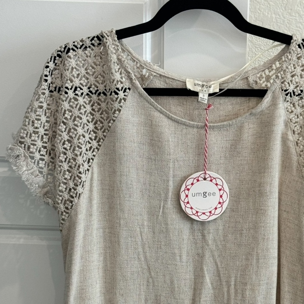 Umgee Cream Blouse with Lace Short Sleeves - Picture 2 of 4